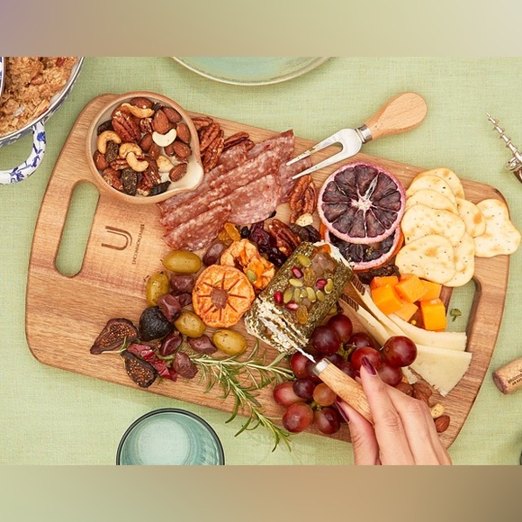 🔥🆕Uncommon James: Acacia Wood Cheeseboard🔥 - Picture 3 of 7
